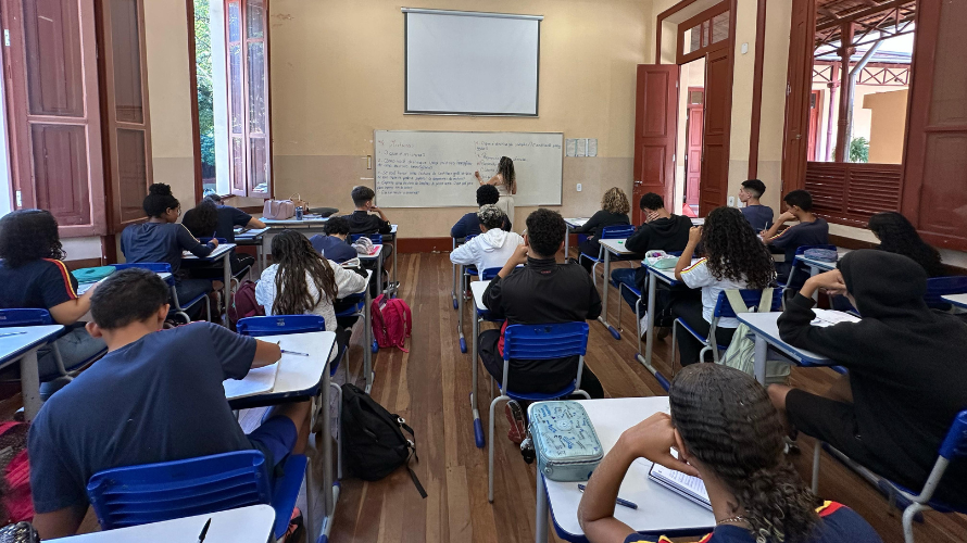 Dia do Diretor: liderança e compromisso que transformam a escola pública mineira